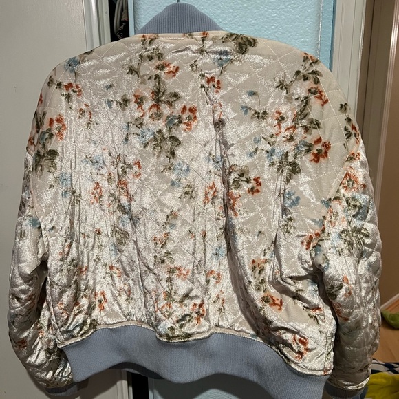 NWT S Urban Outfitters Flower Bomber Jacket - Picture 4 of 5